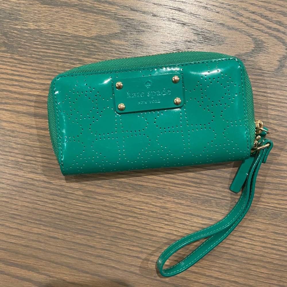 GREEN KATE SPADE WRIST WALLET